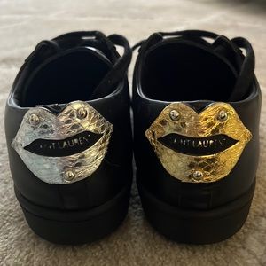 Saint Laurent Lips Patch Court
Classic Sneakers